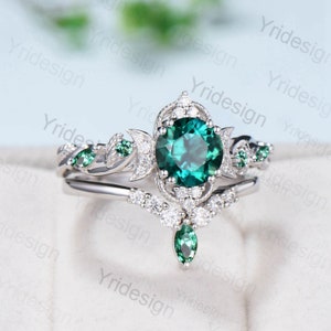 Vintage Emerald Engagement Ring Set Unique Leaves Nature Inspired Emerald Wedding Ring Set Art Deco Green Crystal Moissanite Bridal Ring Set