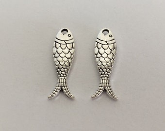 Small Antique Silver Fish Pendants. Fish Charms. Key Chain Accessories. Handmade Jewelry Supplies. DIY Craft Supplies.