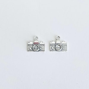 TINY Camera Charm. Lot of 10 / 20 / 30 / 40 / 50 / 100 pcs Small Camera Pendant. Photograph Charms. Wholesale DIY Craft Supplies.
