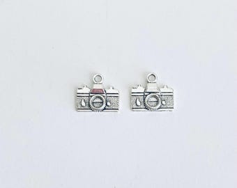 TINY Camera Charm. Lot of 10 / 20 / 30 / 40 / 50 / 100 pcs Small Camera Pendant. Photograph Charms. Wholesale DIY Craft Supplies.