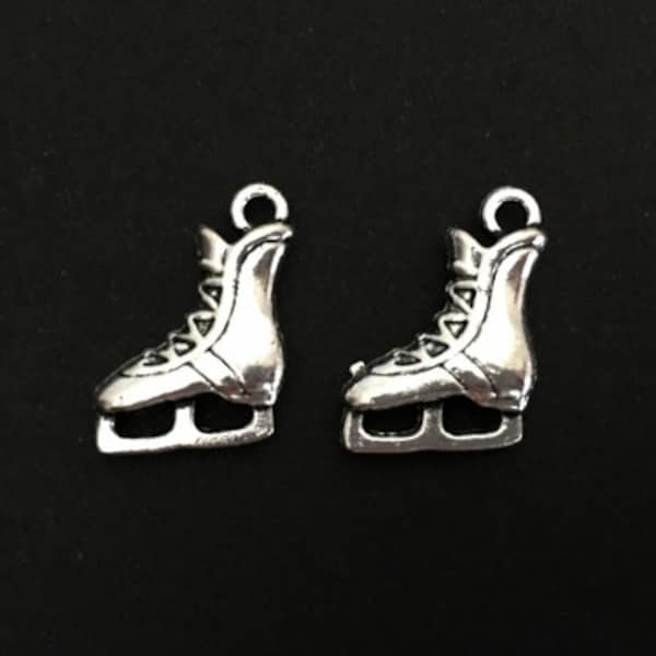 Ice Skating Shoe Charm.  Lot of 10 / 20 / 30 / 40 / 50 / 100 PCS Silver Tone Ice Skate Charms. Handmade Jewelry Pendants. Sports Charms.