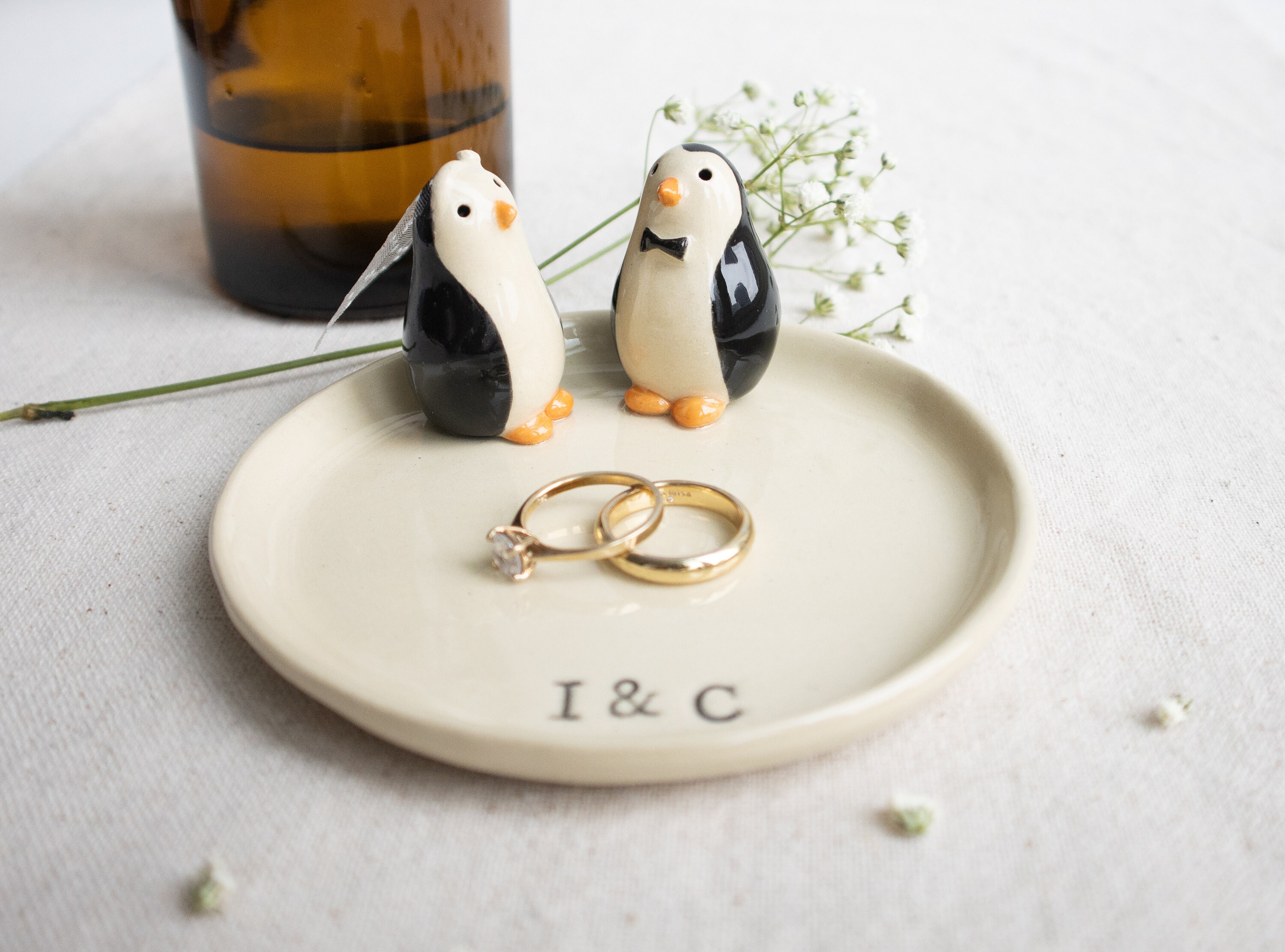 Penguin ring deals holder
