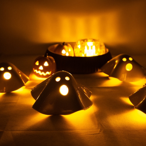 Handgjord keramisk spökeljushållare