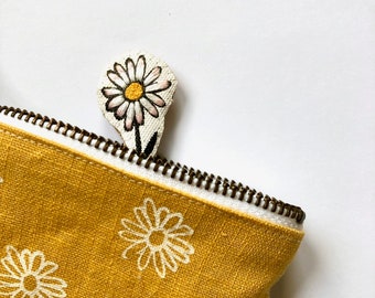 Mini pochette Pâquerette en lino amarillo impreso artesanalmente en sérigrafía