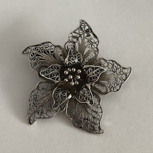 Flower Brooch Flor de Amor - Sterling Silver Brooch - Filigree Brooch - Flower Jewelry - Handmade Jewelry - Gift for Mom - Gift for Her