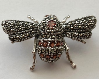 Belle Broche Ancienne En Argent Doré 900/1000° Avec Grenats De Bohême - État Très Bon
