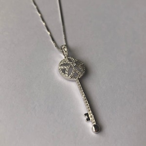 Key Chain Necklace Llave Flor Circonita - Key Pendant - Silver Pendant - Silver Chain Necklace - Key Jewelry - Gift Idea for Her