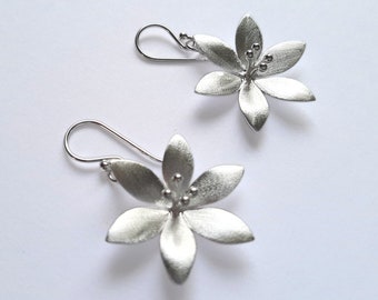 Flower Earrings Flor de Hielo Dangle - Frosted Silver Earrings - Long Stem Earrings - Flower Jewelry - Silver Jewelry - Dangle earrings