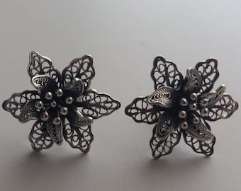 Flower Earrings Flor de Amor - Filigree Earrings - Flower Jewelry - Silver Stud Earrings - Filigree Jewelry - Silver Earrings - Gift for Her