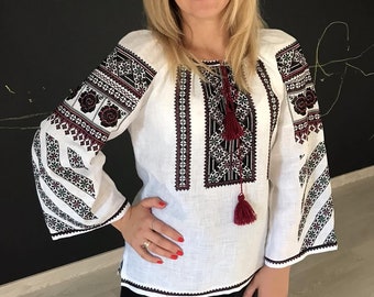 Traditional ukrainian embroidered blouse Linen vyshyvanka shirt for women Ethnic top with floral embroidery