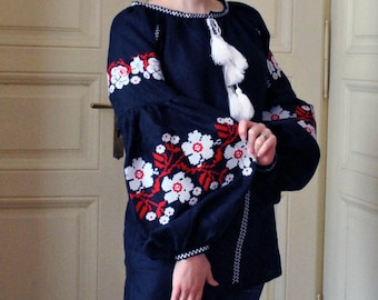 Blusa ucraniana bordada, vyshyvanka negra con flores, top bohemio folklórico