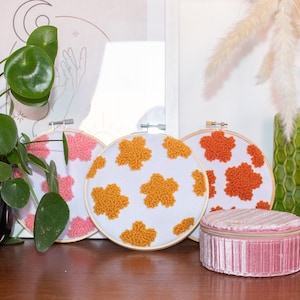IMPERFECT orange flower punch needle wall hanging / tufted wall hanging / retro 60s home decor / hoop art / Mothers Day image 3