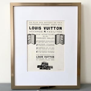 Raro e autentico poster vintage francese di una valigia da viaggio Louis Vuitton, decorazione da parete con monogramma LV, regalo per gli amanti dei marchi di design di lusso, decorazione glamour per la stanza.