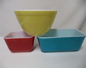 Pyrex Vintage Milk Glass multicolor assortment baking dishes 401 501 0502 Set 3
