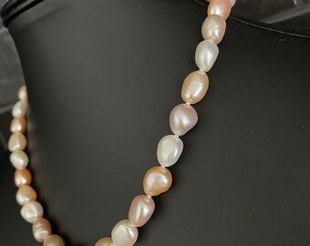 Collana con chiusura in oro con perle vere, perle coltivate d'acqua dolce di grado AA da 9-10 mm, 10-11 mm e collana annodata a mano in oro massiccio 14 carati - Italia Collana con chiusura in oro con perle vere, perle coltivate d'acqua dolce di grado AA da 9-10 mm, 10-11 mm e collana annodata a mano in oro massiccio 14 carati - Italia