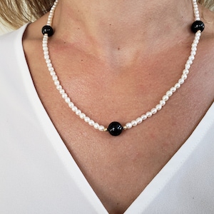 14k yellow gold Black Onyx genuine cultured freshwater White Pearl necklace Single Strand pearls