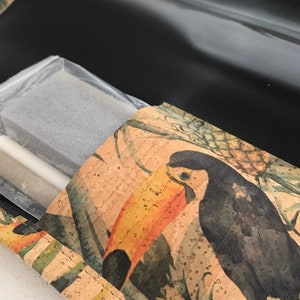 Pizarra portátil para escribir con tiza, Para niños, Fabricada en cuero de corcho, Regalo genial para niños