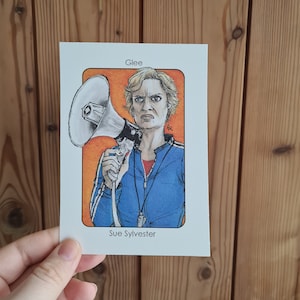 Klany złoczyńców Sue Sylvester (Glee) - wydruk A6/A5/A4 na papierze o dużej gramaturze