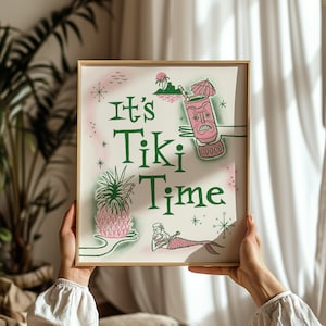 Impressão artística It's Tiki Time - impressão artística de sereia de bar tiki, arte de bebida tiki, impressão artística de caneca tiki, pôster