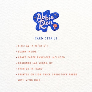 Puede incluir: Tarjeta blanca con el texto "Abbie Ren" en azul estilizado y un gr&aacute;fico de seta. Detalles: tama&ntilde;o A2 (10,8 cm x 14 cm), interior en blanco, sobre de papel kraft, dise&ntilde;ada en Las Vegas, NV, e impresa en Idaho.