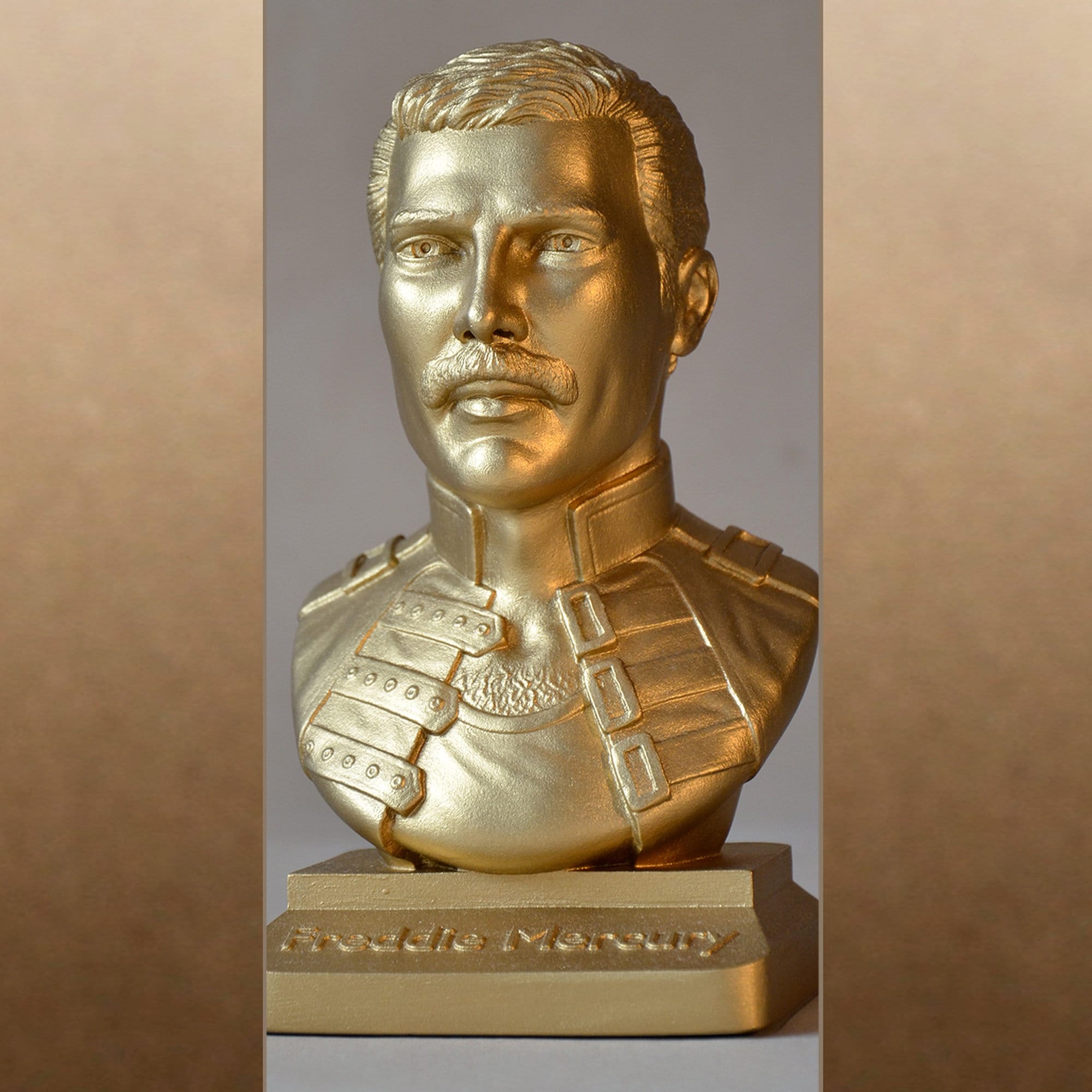 Freddie mercury statue - Etsy 日本