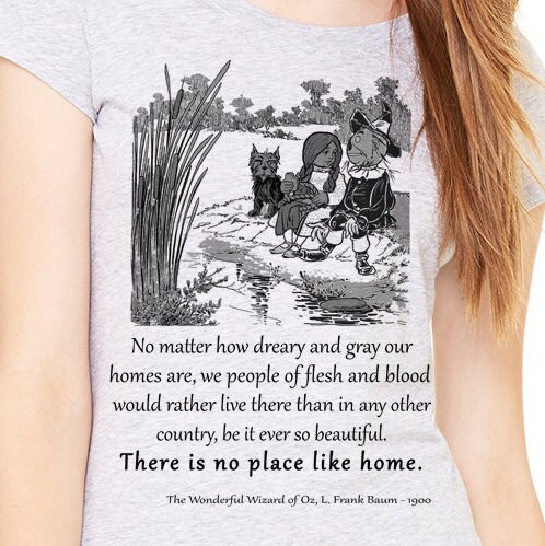 Women's T-Shirts [Out of Print] L. Frank Baum / The Wonderful Wizard of Oz Scoop Neck Tee (Heather Grey) (Womens) Litographs | The Wonderful Wizard of Oz | Book T-Shirt
