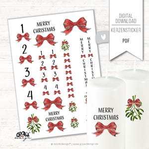 以下が含まれることがあります： クリスマスをテーマにしたデザインのデジタルダウンロードシート。赤いリボン、ヤドリギ、そして「Merry Christmas」の文字が特徴です。同様の装飾が施された2本の白いキャンドルも表示されています。