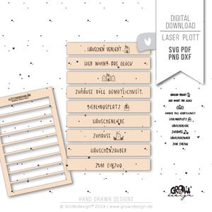 Puede incluir: Un conjunto de seis archivos de corte SVG imprimibles con temática de casa. El texto en los archivos incluye "HÄUSCHEN VERLIEBT", "HIER WOHNT DAS GLÜCK", "ZUHAUSE VOLL GEMÜTLICHKEIT", "LIEBLINGSPLATZ", "HÄUSCHENLIEBE", "ZUHAUSE", "HÄUSCHENZAUBER" y "ZUM EINZUG".