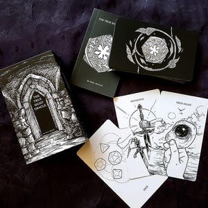 Baraja de Oráculo La Visión Verdadera: 50 cartas de oráculo dibujadas a mano inspiradas en la fantasía