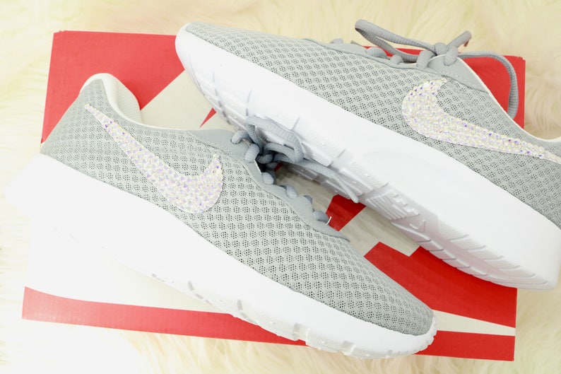 nike tanjun trainers womens grey