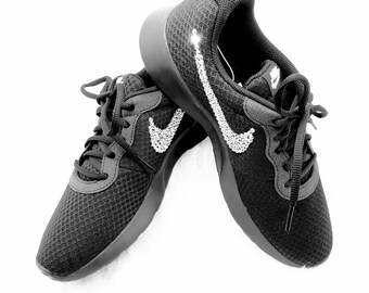 womens all black nike tanjun