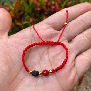 Azabache-armband • Baby-azabache• Jet Stone-armband • Macraméarmband voor baby&#39;s • Bescherming pasgeboren armband • Koraalrode armband •