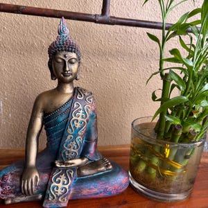 Buddha Statue made of resin • Indian Buddha Statue• home decor•vintage decor• gift Buddha•Buddha figure• Meditation• Gift of yoga