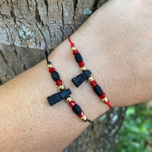 Azabache genuino • Pulsera amuleto Figa • Pulsera mano de azabache • Joyería Azabache • Joyería de piedra azabache • protección del recién nacido • Pulsera amuleto