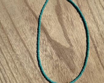 Collar de concha de cauri: cuentas turquesas, joyería de playa hecha a mano