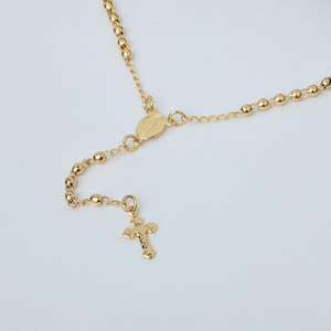 Rosario de 40 cm (16 pulgadas) chapado en oro: delicada joyería católica. imagen 3