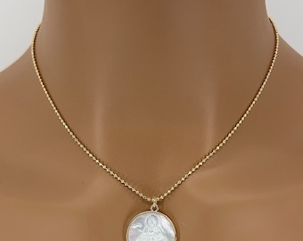 Parelmoer ketting Maagd Maria: 18K gold filled katholieke sieraden