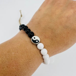 Yin yang bracelet • yin yang symbol • black onyx beaded bracelet • black and white bracelet • yin yang jewelry • Beaded bracelet • Gemstones