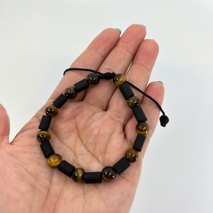 Azabache bracelet with Tiger eye • Gemstones bracelet • Handmade jewelry • Bracelet for protection • Jet Stone bracelet • Genuine Azabache