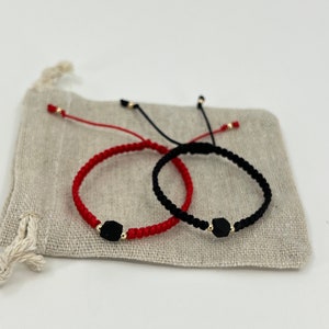 Pulsera de macramé de oro de 14 quilates con azabache auténtico: joyería protectora