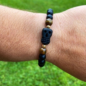 Azabache Skull Bracelet • Jet Stone Bracelet• Black Onyx Matte 8 mm • Tiger eye beads • Men’s Bracelets • Men’s Jewelry • protection Jewelry
