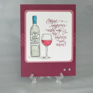 El vino artesanal mejora con el tiempo. Mejoramos con el vino. Tarjeta de cumpleaños, de agradecimiento, de noche de chicas o para cualquier ocasión.