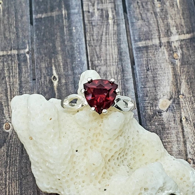Handcut 2.6ct Garnet Silver Ring