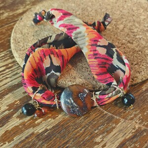 Boho Orange Schwarz Jaspis Onyx Tie-On Wickelarmband | Edelstein Schmuck | Wildgesponnen