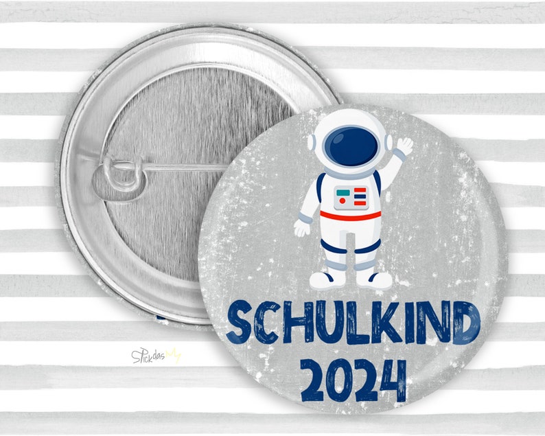 1x Button Astronaut Schulkind 2024 Farbwahl 59mm Anstecker zur Einschulung, Weltall, Space, Schulanfang, Brosche Blau