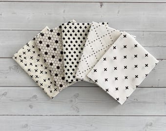 Curated Moda Fat Quarter Bundle - 5 Fat Quarters