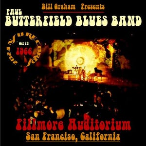 Puede incluir: Un cartel de concierto vintage para Paul Butterfield Blues Band, presentado por Bill Graham, en el Fillmore Auditorium de San Francisco, California, el 12 de octubre de 1966. El cartel presenta un diseño psicodélico con un sol amarillo brillante y una multitud de personas en primer plano.