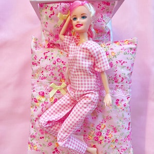 Lyxig pyjamas för dockor i storlek 28 cm bild 3