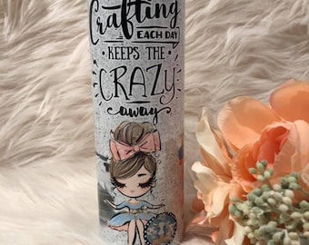 Vaso personalizado de 20 onzas. La elaboración todos los días mantiene a los locos lejos. Vaso de sublimación