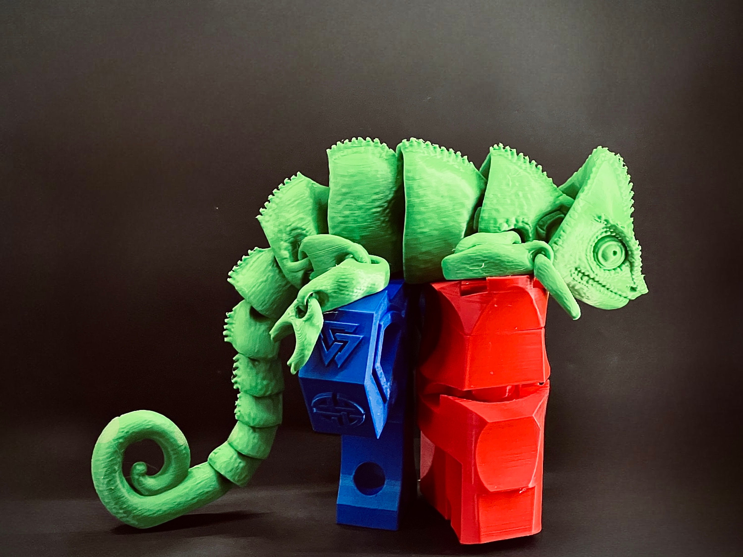 Flexi Chameleon, 3D Printed, Articulated Design, Holds Things